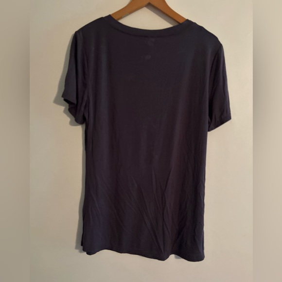 Vneck basic tee - Picture 4 of 4